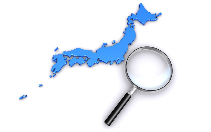 日本地図と虫眼鏡